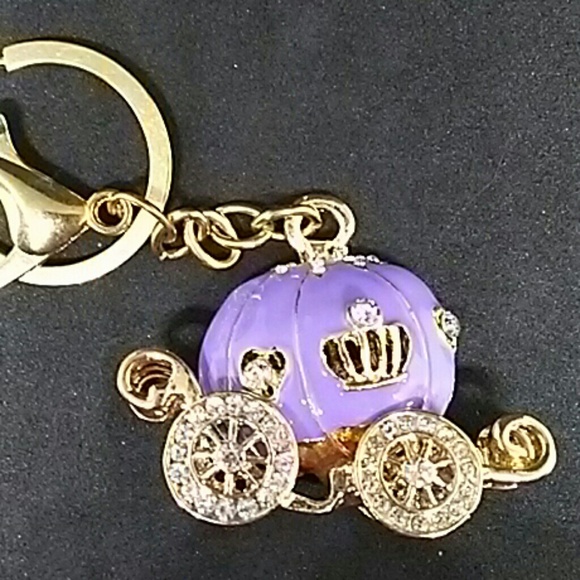 Adorable Carriage Handbag Charm / Keychain - Picture 4 of 7